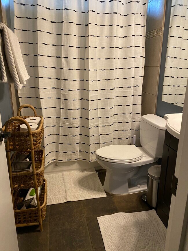 Building Photo - 1261 NE Dempsey Dr