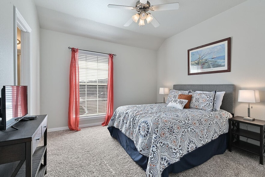 Building Photo - 1001 Krenek Tap Rd