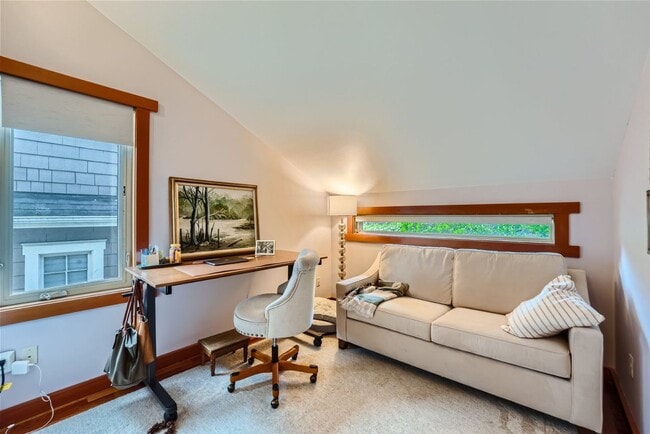 Building Photo - Queen Anne Home