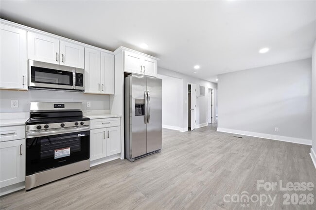 Building Photo - 553 Derrydowne Dr