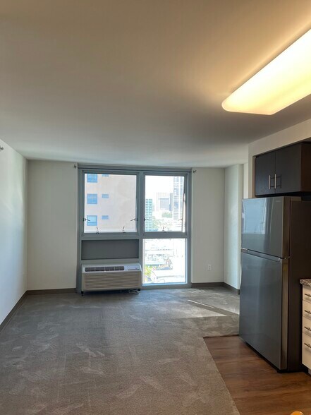 Building Photo - 988 Halekauwila St