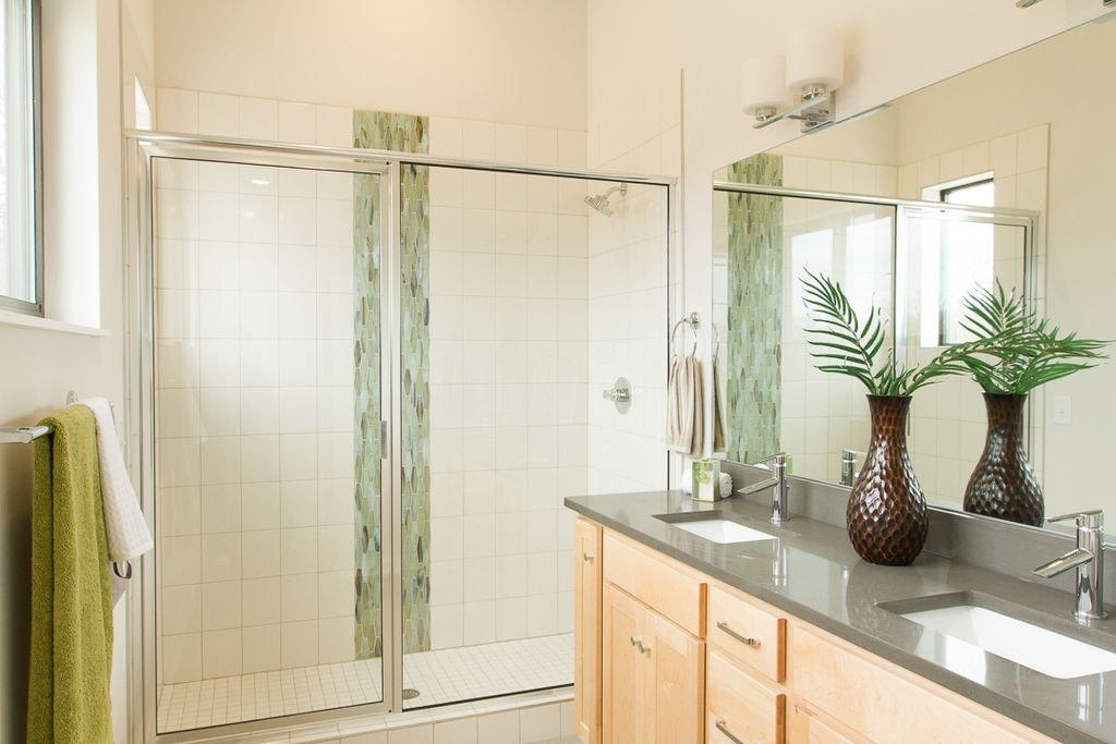 Building Photo - 1035 Chester Ave