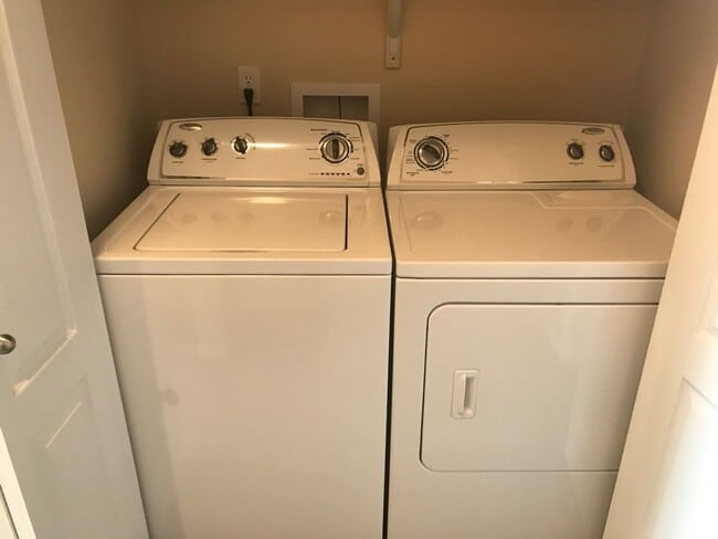 Building Photo - CHARMING 2BD TOWNHOME IN THE VISTAS AT NOR...