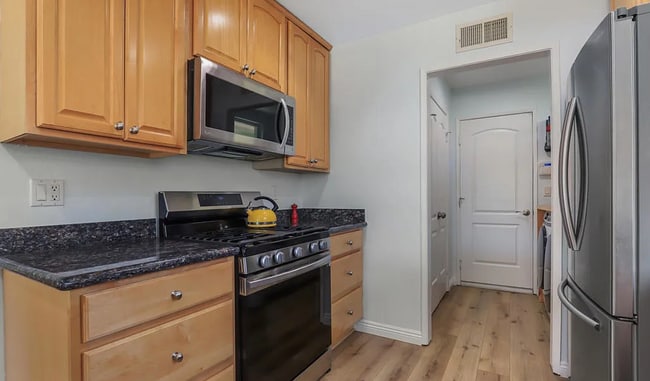 Building Photo - Single story 4 bed, 2 bath home in Newbury...