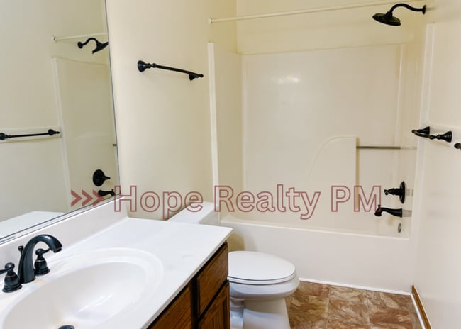 Building Photo - 5711 Meadowood Ln
