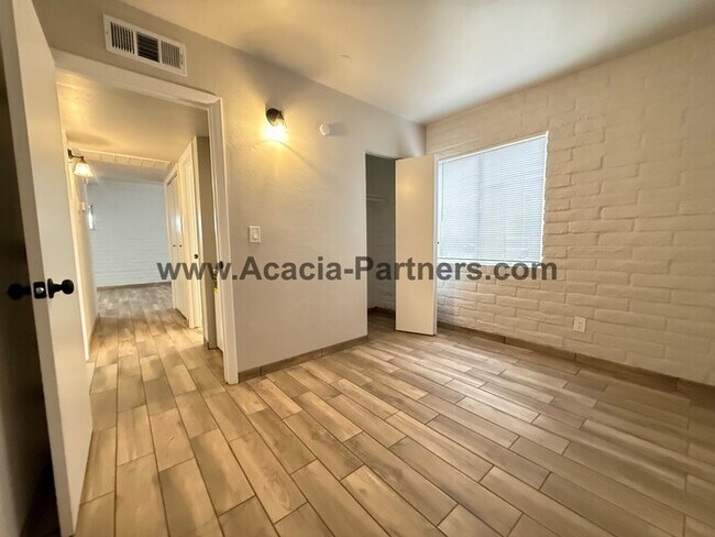 Building Photo - Two Bedroom Duplex