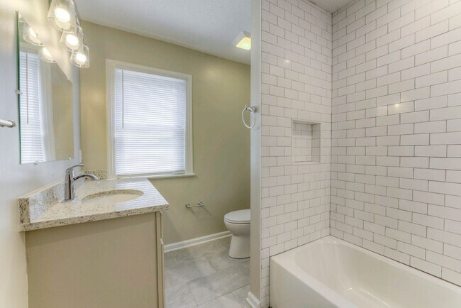 Building Photo - Gorgeous renovation!