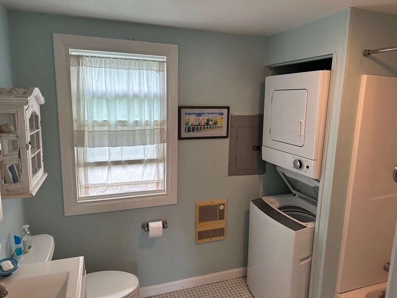 Building Photo - 22 Marten Ave