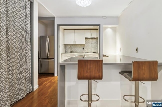 Building Photo - 3050 Edwin Ave