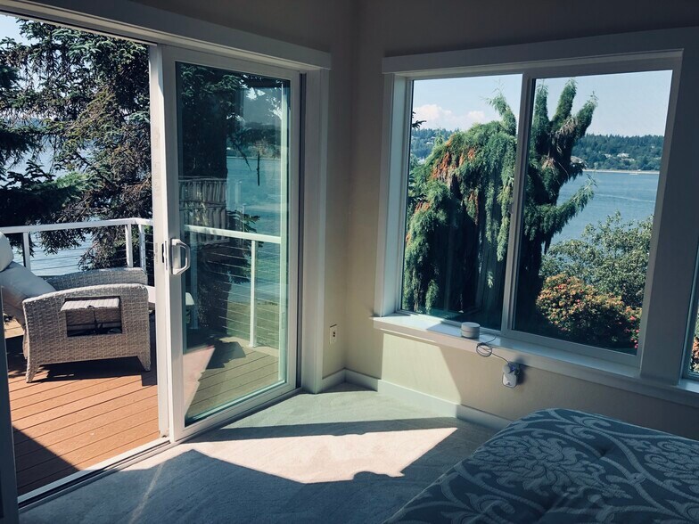 glass dorr offers direct access to main bedroom deck - 7107 120th St NW