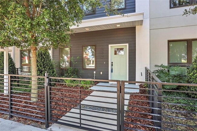 Building Photo - 212 E Pineloch Ave