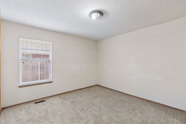 Building Photo - 2725 Blue Quail Pass