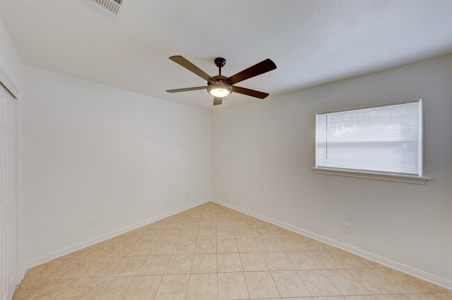 Building Photo - 309 Robbie St