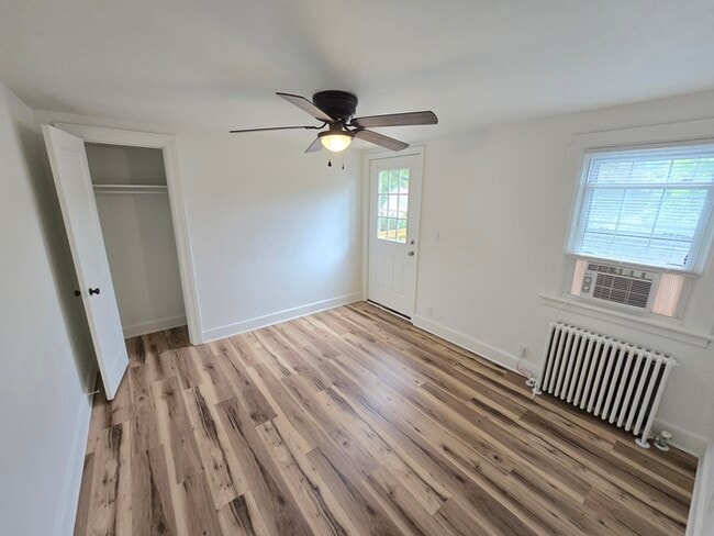 Building Photo - CUTE & COZY 2BED/1BATH DUPLEX FOR RENT - U...