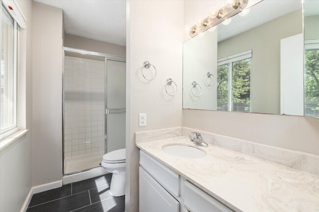 Building Photo - 7426 S Quince Ct
