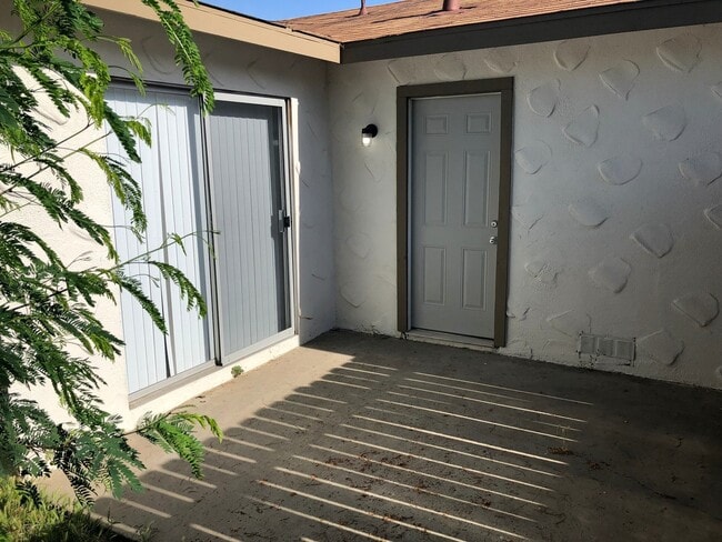 Building Photo - 1100 N Mooney Blvd