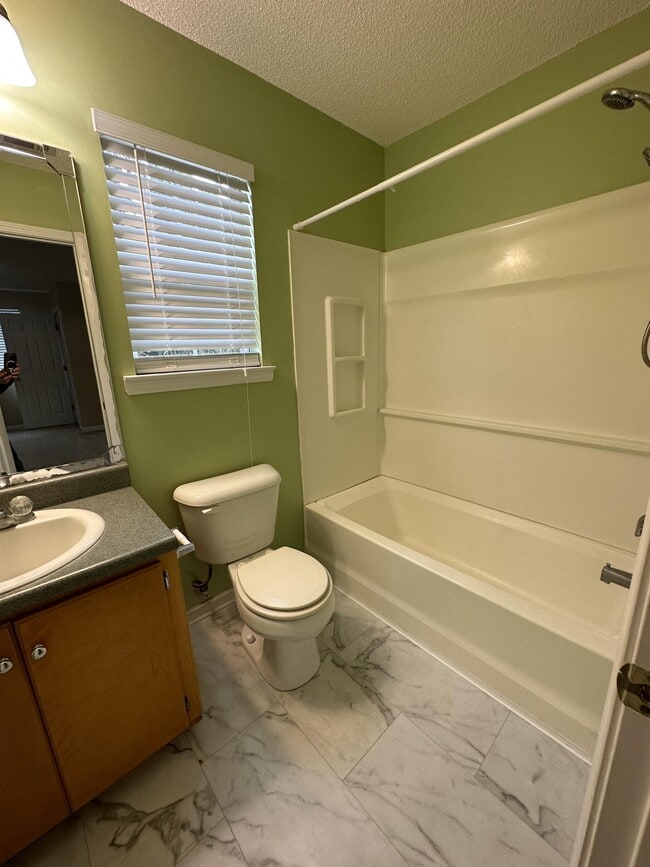 Building Photo - 160 Mills Run Dr