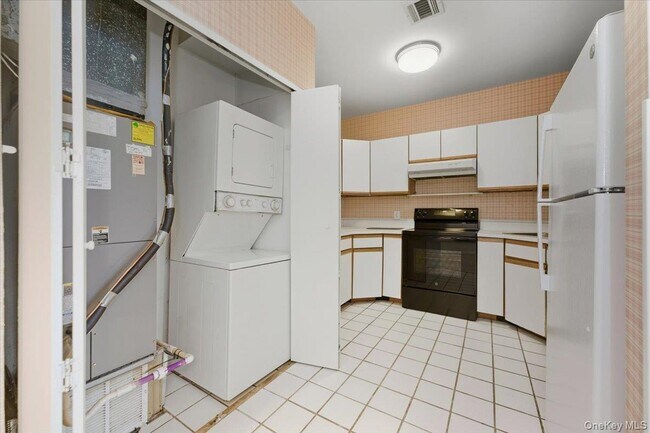 Building Photo - 100 Daly Blvd