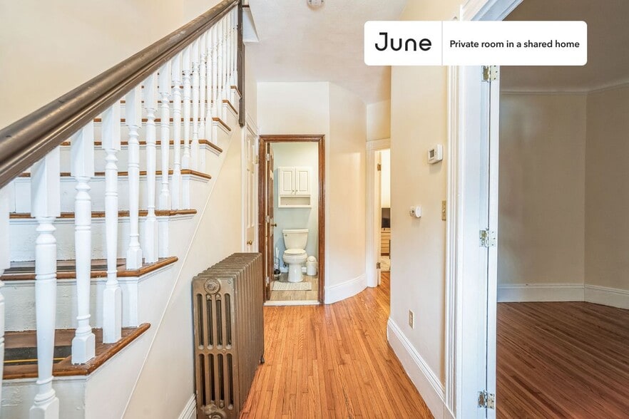 Building Photo - Room in Shared 4 bed/1.5 bath home in Somerville