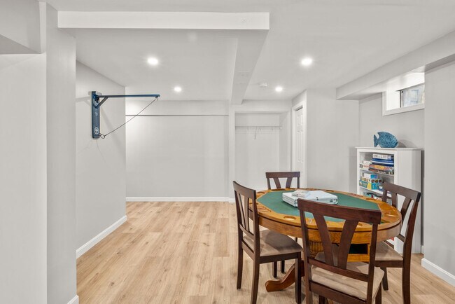 Building Photo - 32 Ossipee Rd