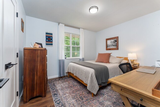 Building Photo - Mountain Retreat! -Bonus Spaces!