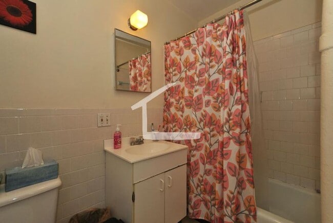 Building Photo - NIce 4 bed in Washington Square