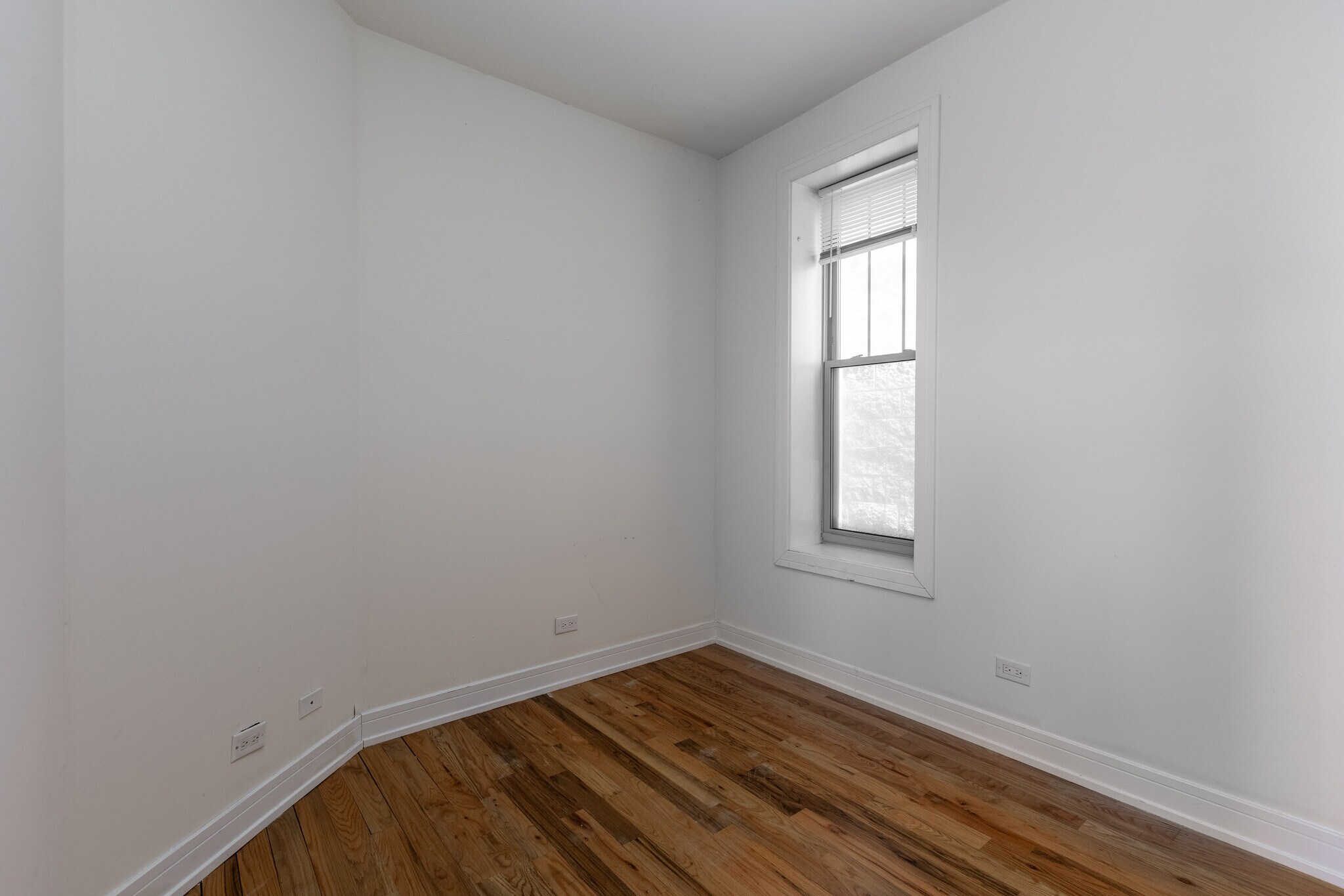 Building Photo - 2835 N Damen Ave