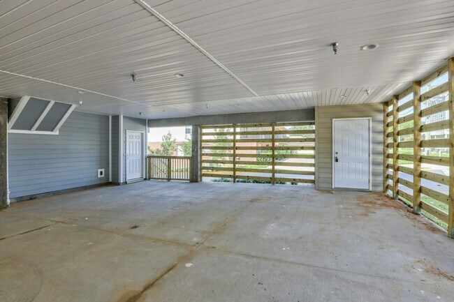 Building Photo - 537 Lorene St