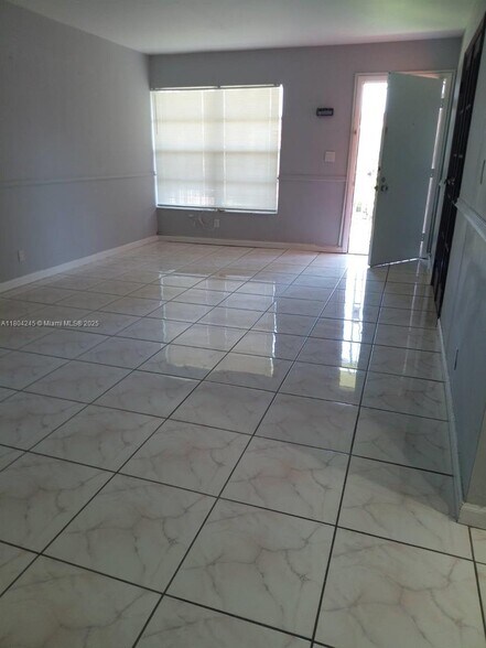 Building Photo - 12820 SW 43rd Dr