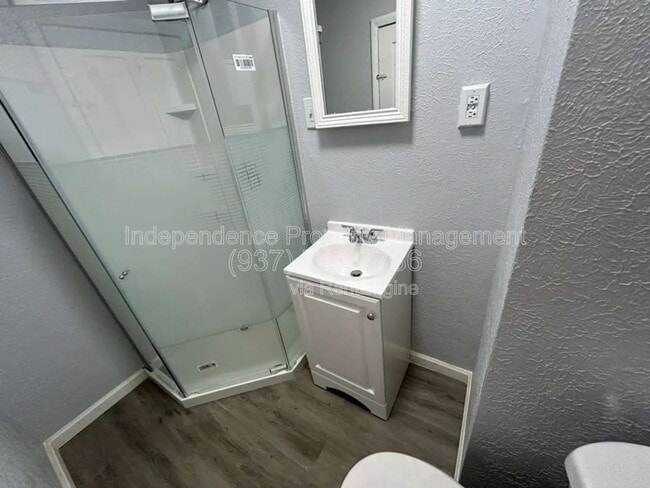 Building Photo - 200 E 31st St