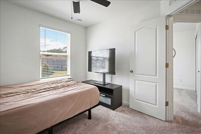Building Photo - Refined Living at Its Finest | Renovated 3BR Townhome in Jacksonville