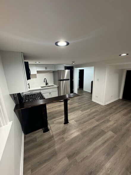 Building Photo - 5510 N Spaulding Ave