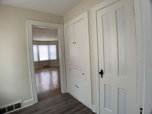 Building Photo - Duplex in Niles