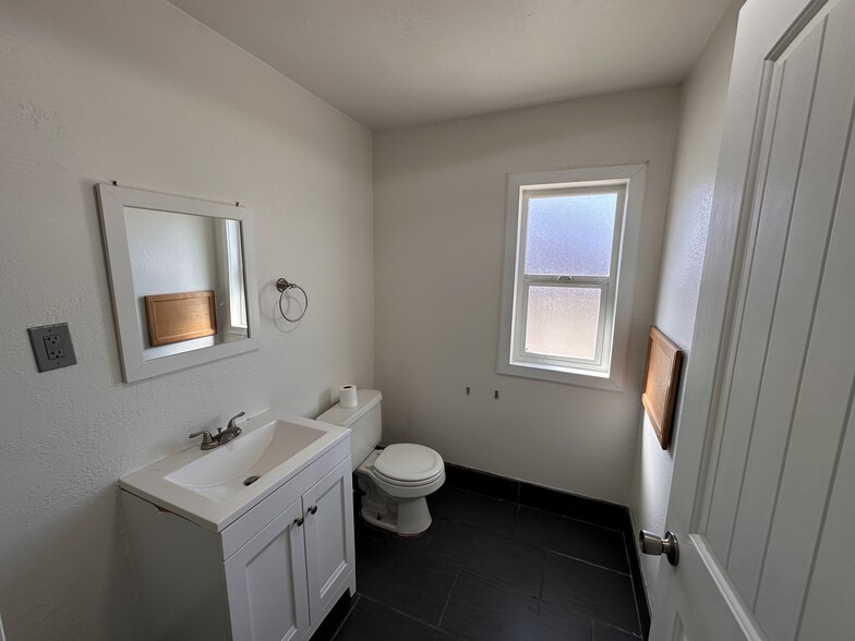 Bath - 1134 Brighton St