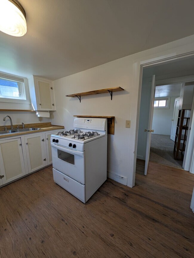 Building Photo - AAJ903