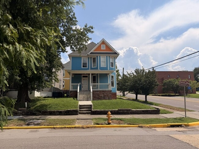 Building Photo - 1644 Forest Ave