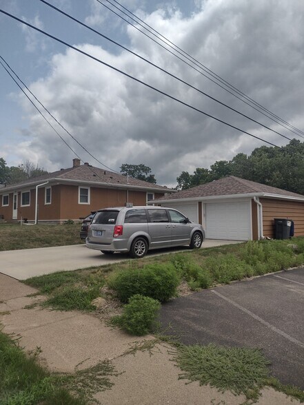 Building Photo - 403 Grove St