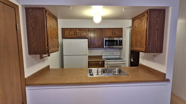 Building Photo - Spacious 2 Bedroom 1 Bath Condo In Cherry Creek School District!! 2nd Floor Balcony! Extra Storag...