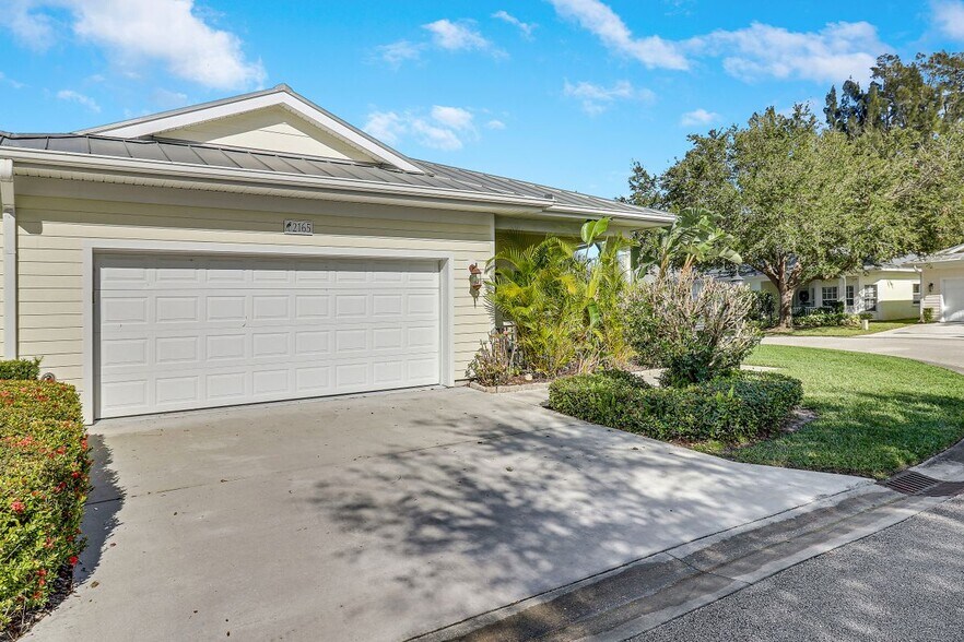 Primary Photo - 2165 NW Tilia Trail