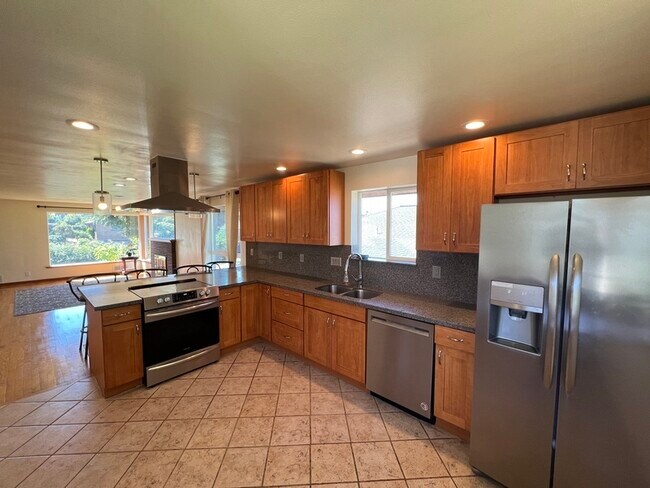 Building Photo - 2312 20th Ave S