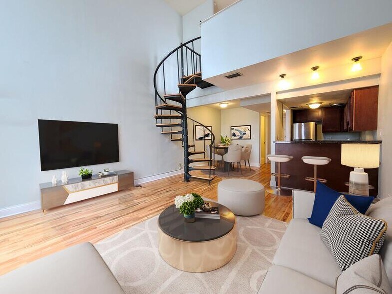 Building Photo - 1214 N La Salle Dr