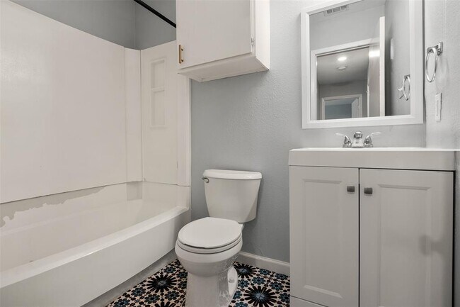 Building Photo - 7004 Circle S Rd