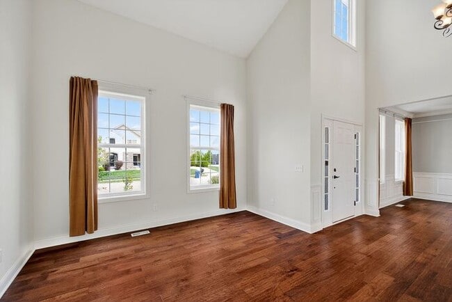 Building Photo - Modern Luxury with Waterfront Views in West Carmel