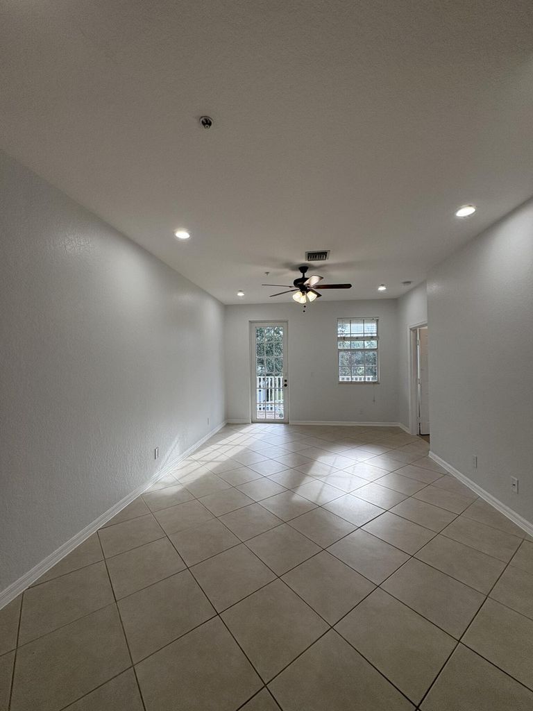 Building Photo - 129 E Bay Cedar Cir