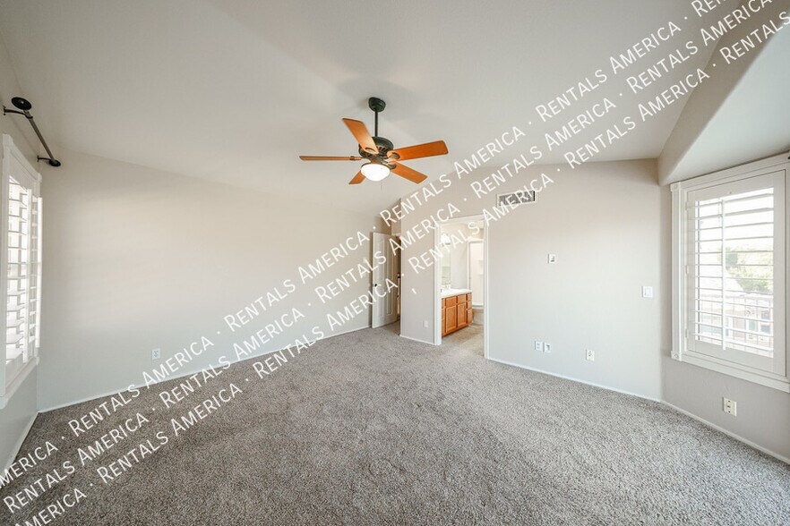 Building Photo - 1210 W Kelly Ln