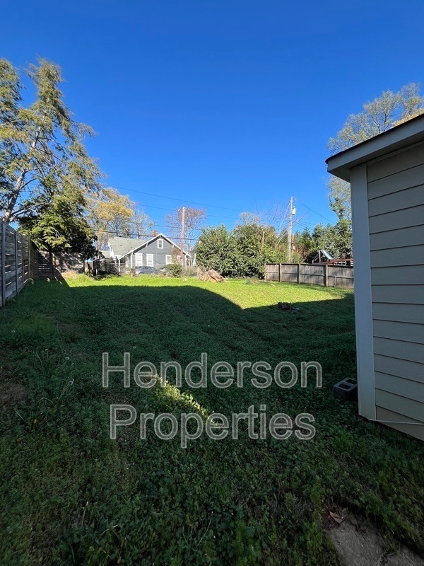 Building Photo - 2109 Kenmore Ave