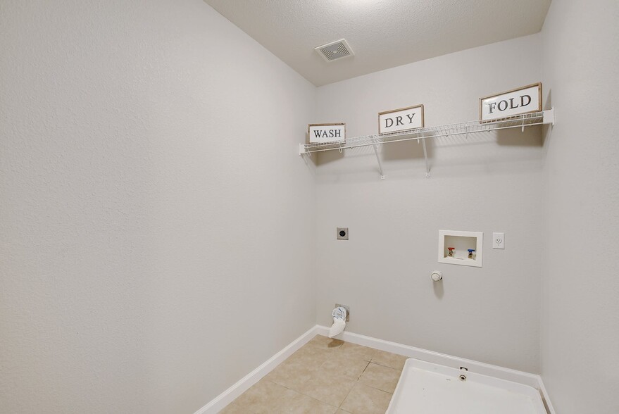 Building Photo - 5713 Abby Ann Ln