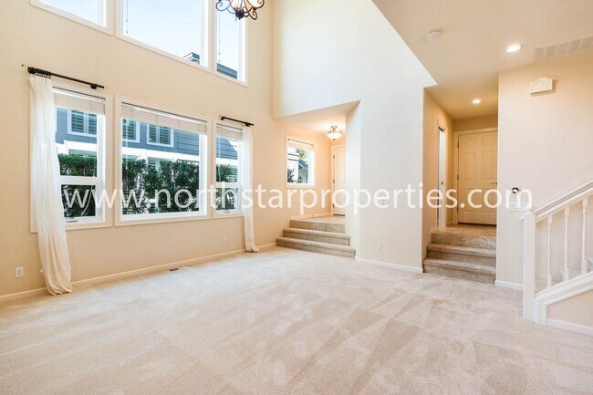 Building Photo - 4920 Mulholland Dr