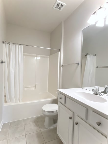 Building Photo - 14935 Santa Lucia Dr