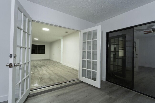 Building Photo - 1181 SW Sarto Ln